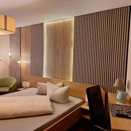 Hotel Garni Und Apartments Zur Krone ヒルポルトシュタイン エクステリア 写真