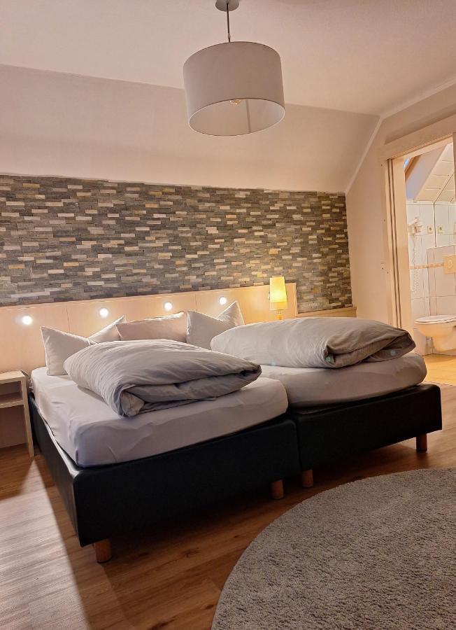 Hotel Garni Und Apartments Zur Krone ヒルポルトシュタイン エクステリア 写真