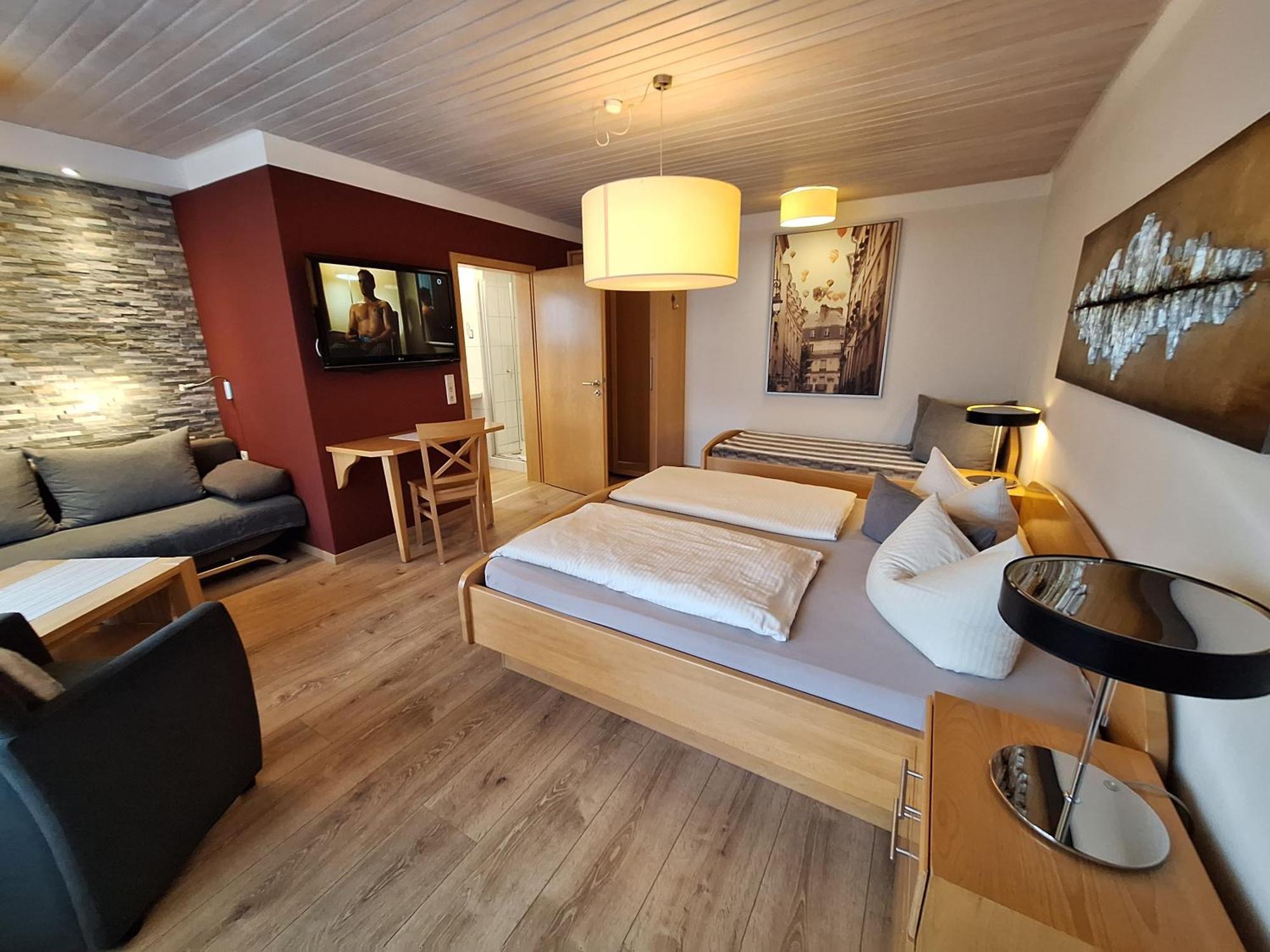 Hotel Garni Und Apartments Zur Krone ヒルポルトシュタイン エクステリア 写真