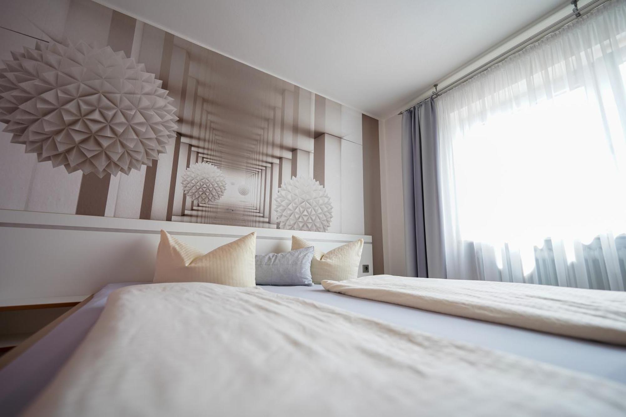 Hotel Garni Und Apartments Zur Krone ヒルポルトシュタイン エクステリア 写真