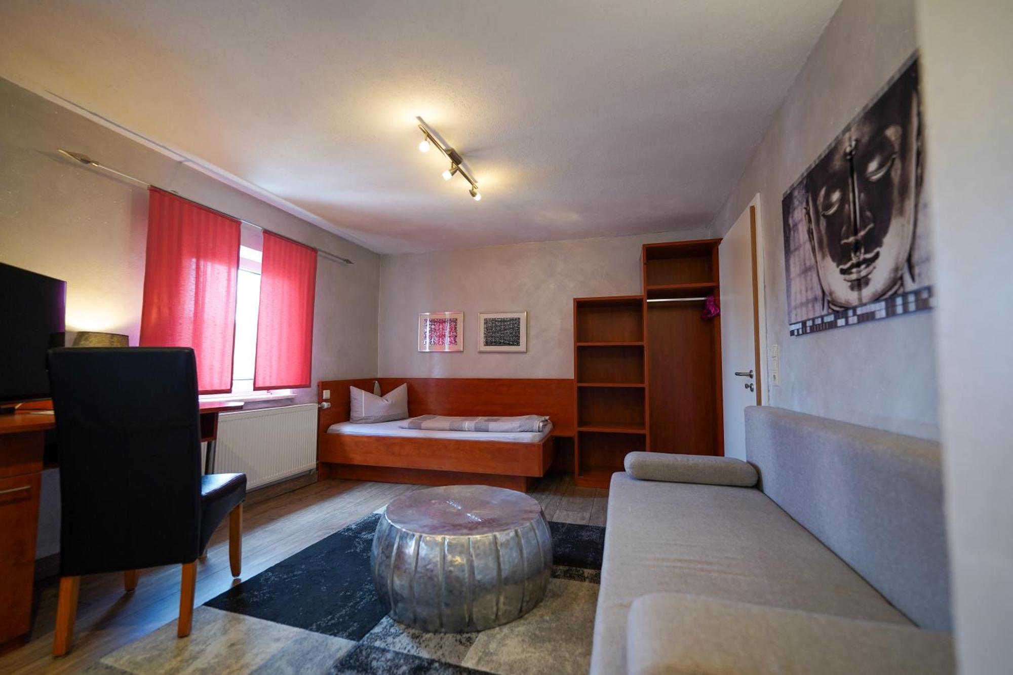 Hotel Garni Und Apartments Zur Krone ヒルポルトシュタイン エクステリア 写真