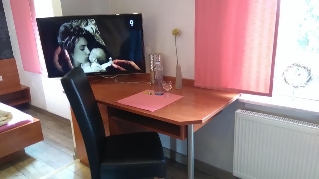 Hotel Garni Und Apartments Zur Krone ヒルポルトシュタイン エクステリア 写真