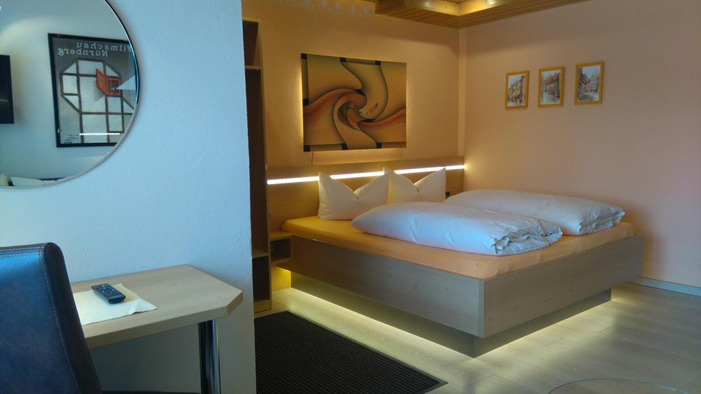 Hotel Garni Und Apartments Zur Krone ヒルポルトシュタイン エクステリア 写真