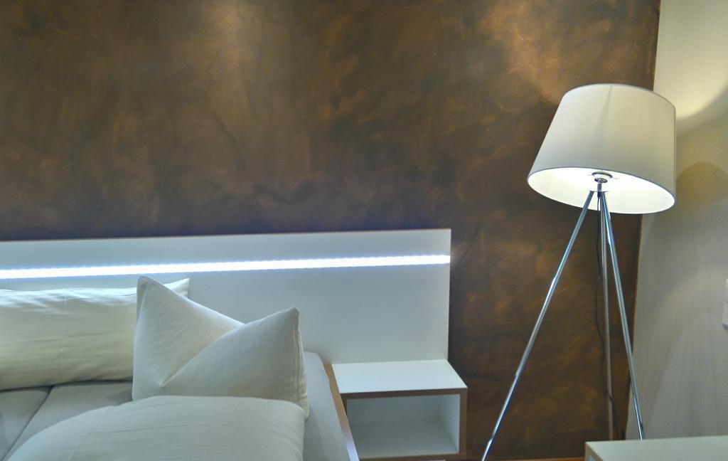 Hotel Garni Und Apartments Zur Krone ヒルポルトシュタイン エクステリア 写真