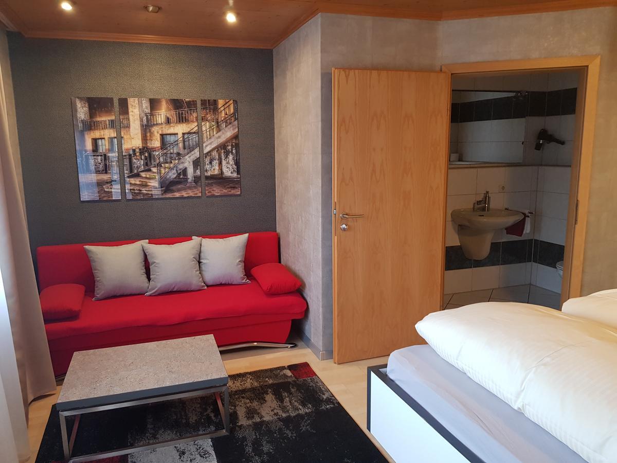Hotel Garni Und Apartments Zur Krone ヒルポルトシュタイン エクステリア 写真