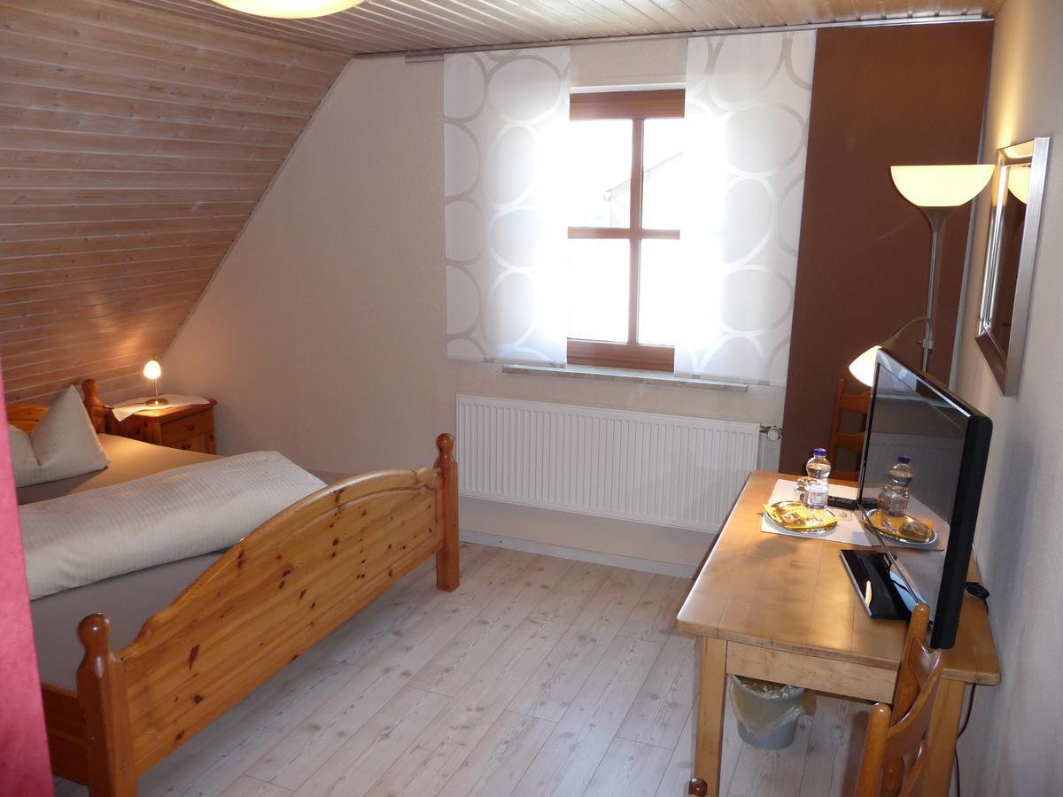 Hotel Garni Und Apartments Zur Krone ヒルポルトシュタイン エクステリア 写真