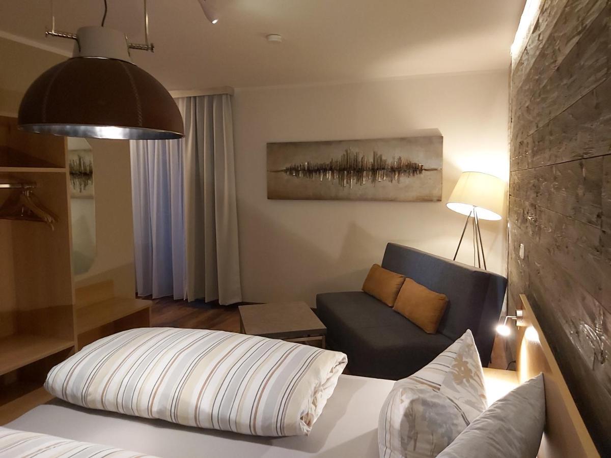 Hotel Garni Und Apartments Zur Krone ヒルポルトシュタイン エクステリア 写真